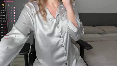 gigihadd online show from 02/24/25, 06:47