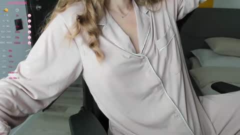 gigihadd online show from 03/04/25, 04:52