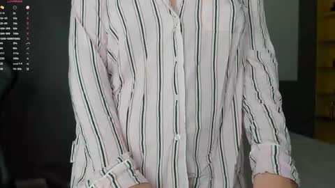 gigihadd online show from 09/27/25, 12:21