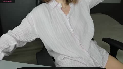 gigihadd online show from 12/01/25, 11:15