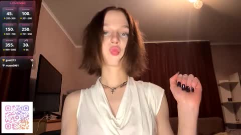 Snapshot of gigikray chatting on 11/21/25, 07:23 Molly online show from 11/21/25, 07:23