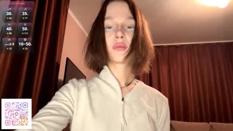 Snapshot of gigikray chatting on 11/24/25, 07:35 Molly online show from 11/24/25, 07:35