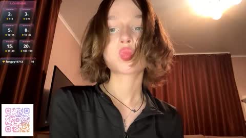 Snapshot of gigikray chatting on 11/30/25, 07:29 Molly online show from 11/30/25, 07:29