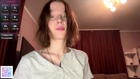 Snapshot of gigikray chatting on 12/13/25, 07:53 Molly online show from 12/13/25, 07:53