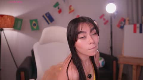 Snapshot of gigilee_ chatting on 06/18/26, 01:39 GIGI online show from 06/18/26, 01:39