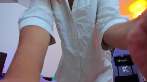 Snapshot of gigimooon chatting on 02/09/26, 12:03 gigimooon online show from 02/09/26, 12:03