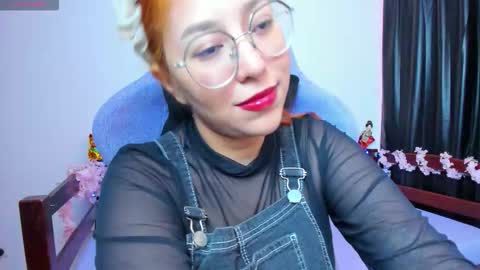 Snapshot of gigimooon chatting on 02/15/26, 11:01 gigimooon online show from 02/15/26, 11:01