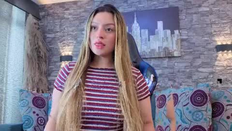 Giigii Hadid  online show from 04/11/26, 08:02