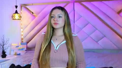 Giigii Hadid  online show from 04/13/26, 07:19