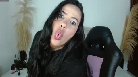 Snapshot of giiny_ chatting on 03/18/26, 02:04 pamela online show from 03/18/26, 02:04