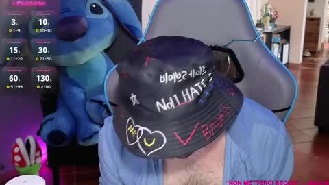 Snapshot of gil_gamesh2nd chatting on 04/14/26, 07:47 Mirko online show from 04/14/26, 07:47