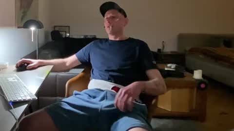 Snapshot of gilbertlachsmann chatting on 02/11/25, 09:20 Sebastian online show from 02/11/25, 09:20