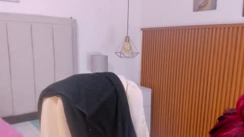 Snapshot of gimenalara chatting on 12/19/25, 12:23 Gimena online show from 12/19/25, 12:23