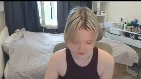 Snapshot of gimmergirls_ chatting on 07/14/26, 10:32 Klara online show from 07/14/26, 10:32
