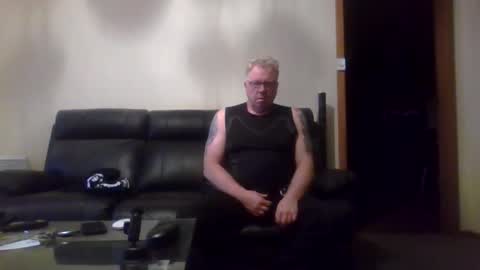 Snapshot of gimmmieoooo chatting on 04/19/26, 08:02 gimmmieoooo online show from 04/19/26, 08:02
