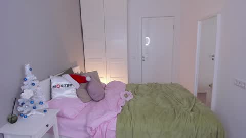 Gin online show from 12/29/24, 09:50