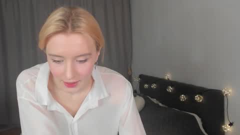 Gin online show from 11/21/25, 06:34