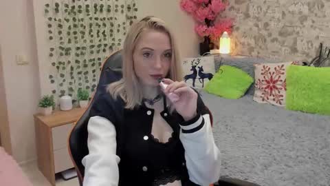 Snapshot of gina_lovelyy chatting on 05/08/26, 01:00 Gina online show from 05/08/26, 01:00