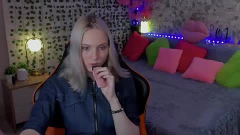 Snapshot of gina_lovelyy chatting on 05/10/26, 01:11 Gina online show from 05/10/26, 01:11