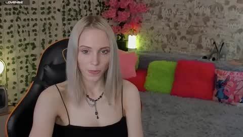 Snapshot of gina_lovelyy chatting on 05/22/26, 01:35 Gina online show from 05/22/26, 01:35