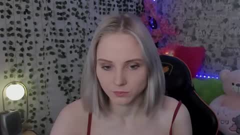 Snapshot of gina_lovelyy chatting on 06/18/26, 01:17 Gina online show from 06/18/26, 01:17