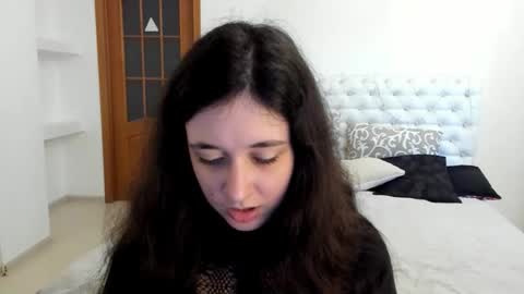 Kate online show from 09/26/25, 09:57