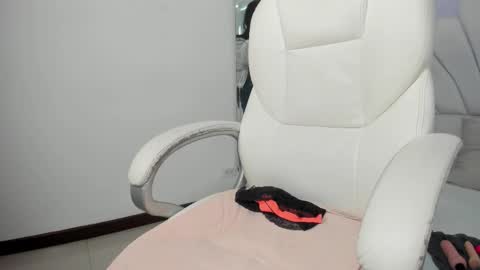 Ginebra Ness online show from 11/19/25, 01:00