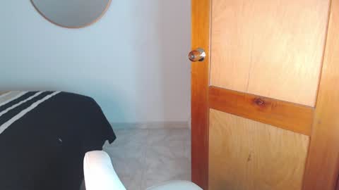 Snapshot of gined_love1 chatting on 12/29/24, 03:33 - online show from 12/29/24, 03:33