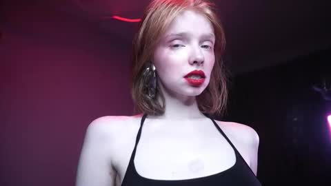 Snapshot of ginger_hugs chatting on 11/07/25, 10:10 im expecting 350 thumbs up on my altar online show from 11/07/25, 10:10