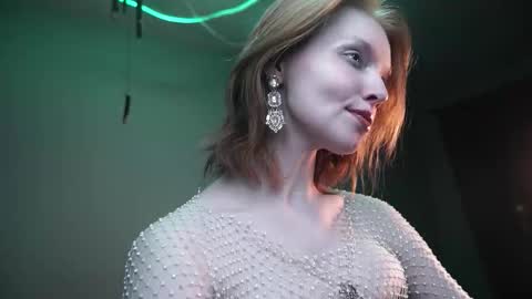 Snapshot of ginger_hugs chatting on 11/09/25, 10:19 im expecting 350 thumbs up on my altar online show from 11/09/25, 10:19