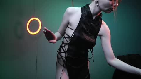 Snapshot of ginger_hugs chatting on 11/12/25, 10:20 im expecting 350 thumbs up on my altar online show from 11/12/25, 10:20