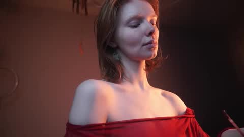 Snapshot of ginger_hugs chatting on 11/17/25, 10:04 im expecting 350 thumbs up on my altar online show from 11/17/25, 10:04