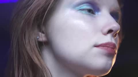 Snapshot of ginger_hugs chatting on 11/18/25, 10:14 im expecting 350 thumbs up on my altar online show from 11/18/25, 10:14