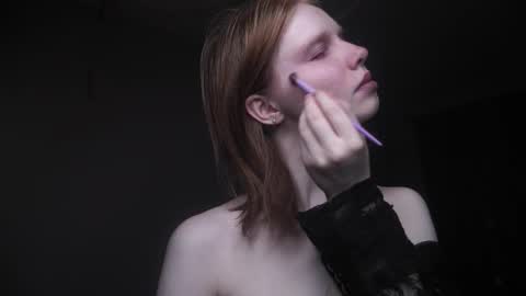 Snapshot of ginger_hugs chatting on 12/04/25, 10:07 im expecting 350 thumbs up on my altar online show from 12/04/25, 10:07