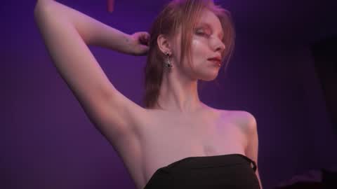 Snapshot of ginger_hugs chatting on 12/15/25, 10:14 im expecting 350 thumbs up on my altar online show from 12/15/25, 10:14