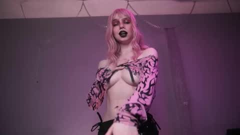        im expecting 350 thumbs up on my altar   online show from 02/13/26, 10:28