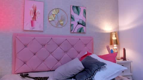 Snapshot of ginger_violetta chatting on 02/15/25, 10:52 Ginger online show from 02/15/25, 10:52