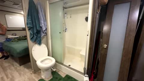 gingerbear3742 online show from 10/07/25, 05:26