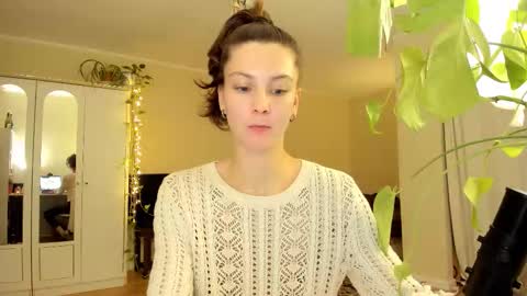 Snapshot of gingerbread__house chatting on 10/24/25, 04:36 Vasilisa online show from 10/24/25, 04:36