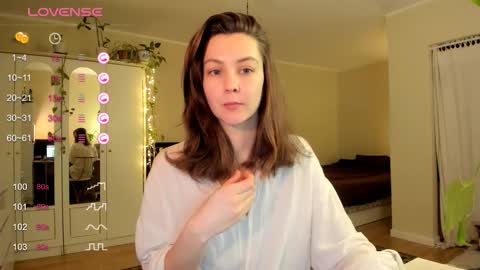 Snapshot of gingerbread__house chatting on 12/19/25, 05:53 Vasilisa online show from 12/19/25, 05:53