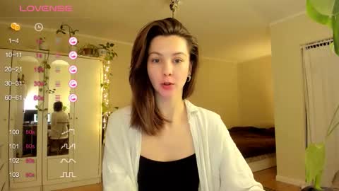 Snapshot of gingerbread__house chatting on 12/21/25, 04:47 Vasilisa online show from 12/21/25, 04:47