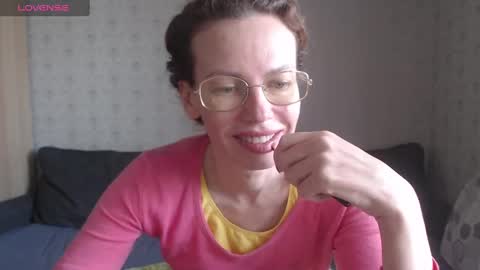 Snapshot of gingermak chatting on 12/18/24, 10:40 Michelle online show from 12/18/24, 10:40