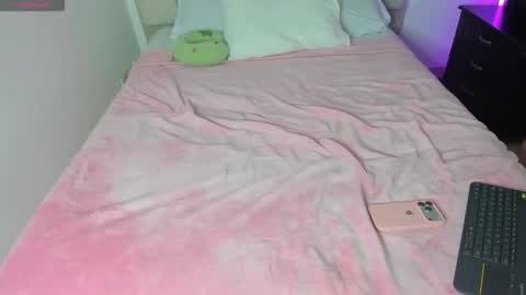 Snapshot of gingersophie_ chatting on 12/16/25, 01:21 Sophie online show from 12/16/25, 01:21