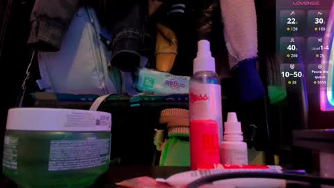 Snapshot of gingertwink_n chatting on 09/17/25, 02:13 Josh Mills online show from 09/17/25, 02:13