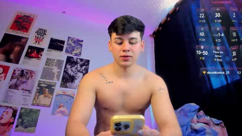 Snapshot of gingertwink_n chatting on 11/30/25, 04:33 Josh Mills online show from 11/30/25, 04:33