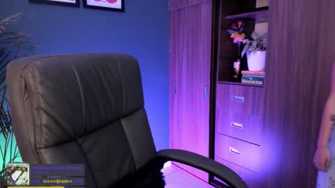 Snapshot of ginnaaaa_ chatting on 11/26/25, 07:04 Ginnaa online show from 11/26/25, 07:04