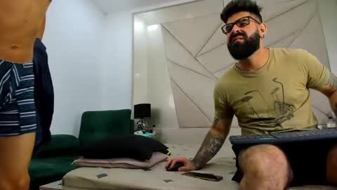 Snapshot of gio_lorenz chatting on 09/18/25, 01:02 gio_lorenz online show from 09/18/25, 01:02