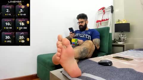 Snapshot of gio_lorenz chatting on 10/15/25, 01:22 gio_lorenz online show from 10/15/25, 01:22