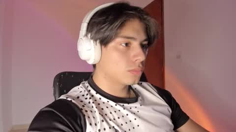 Snapshot of gio_russo chatting on 03/08/26, 02:04 GioRusso online show from 03/08/26, 02:04