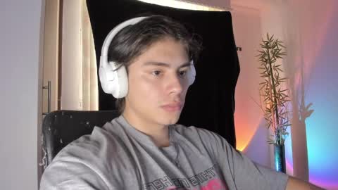 Snapshot of gio_russo chatting on 04/30/26, 08:57 GioRusso online show from 04/30/26, 08:57
